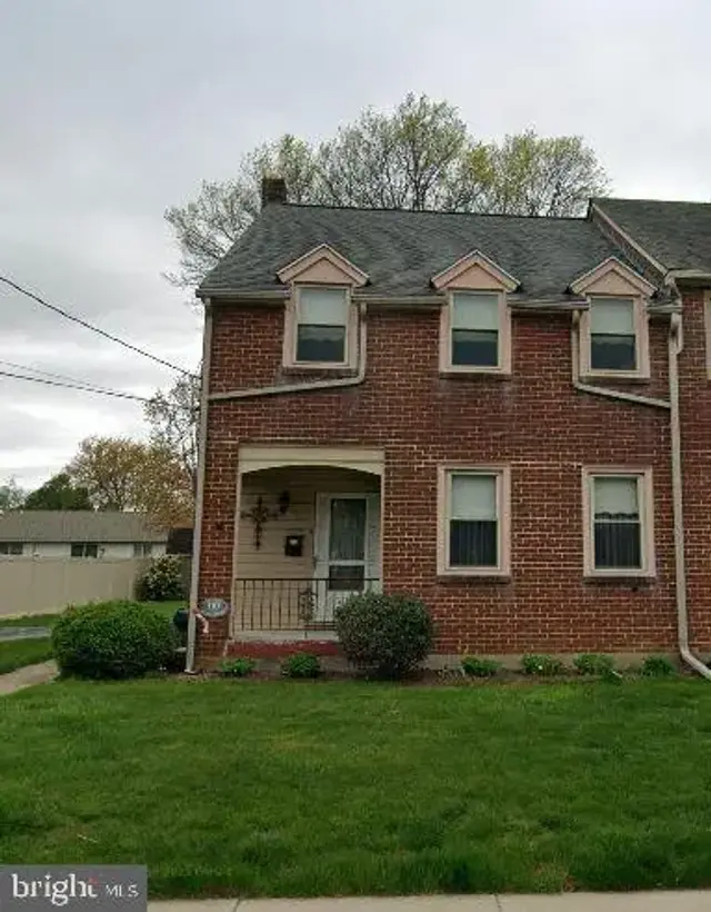 110 N Custer Ave, New Holland