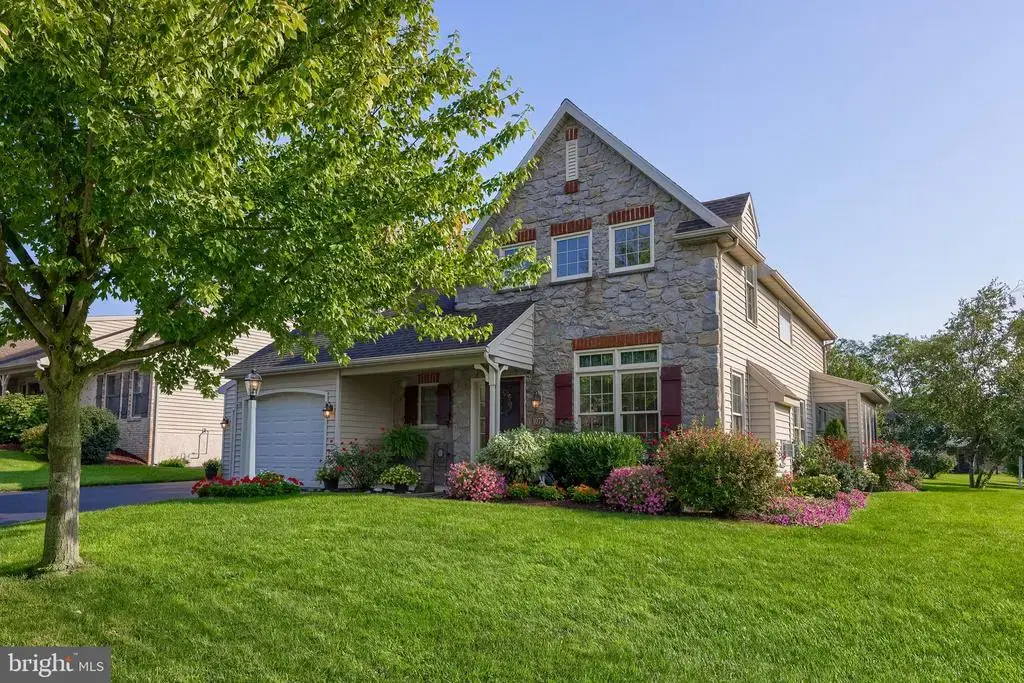 1077 Cambridge Dr, MANHEIM