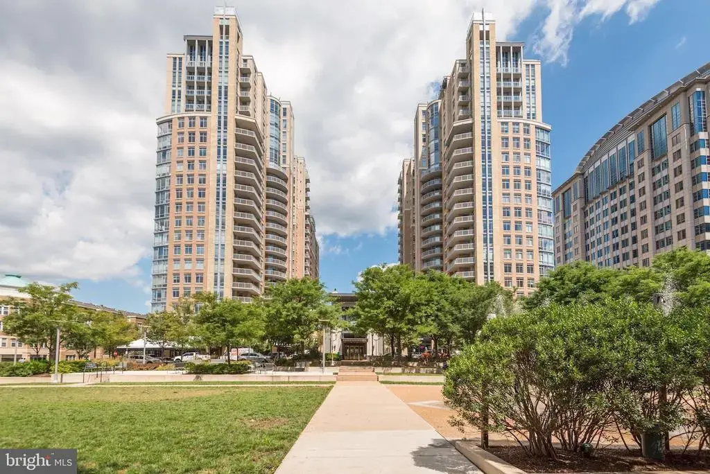 11990 Market St #2115, RESTON