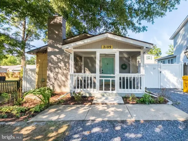 2109 Shore Dr, Edgewater