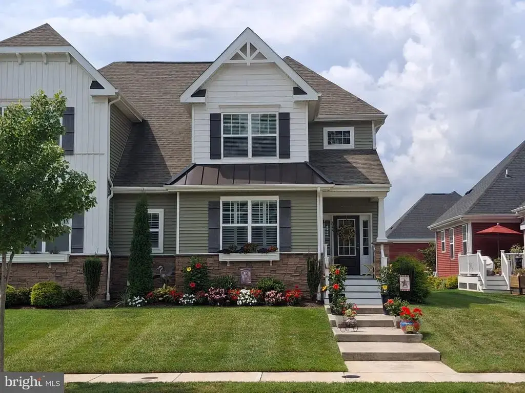 213 Lantern Ln, MILTON