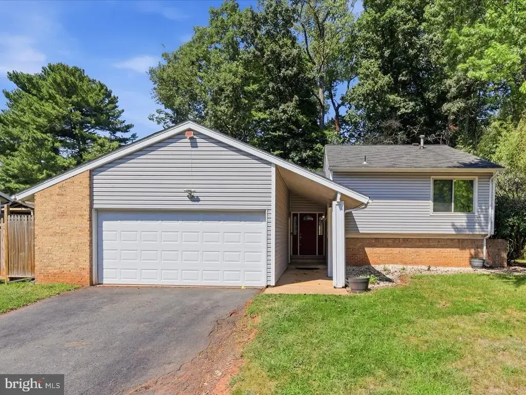 112 Hillsdale Dr, STERLING