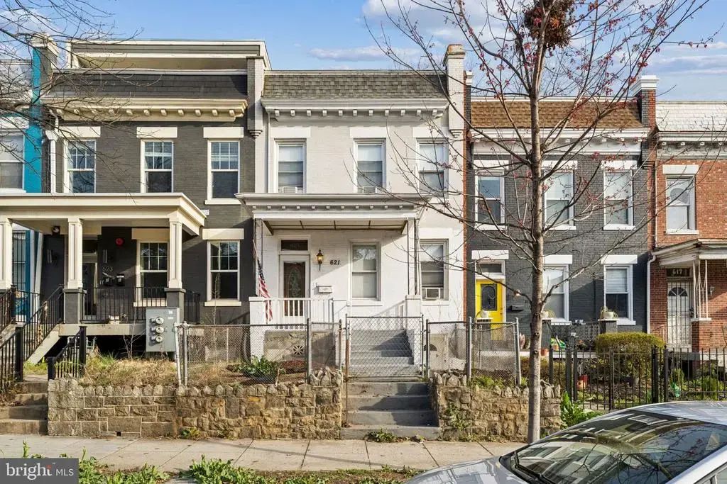 621 Kenyon St Nw, WASHINGTON
