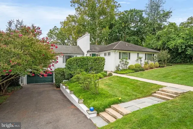 9219 Levelle Dr, Chevy Chase
