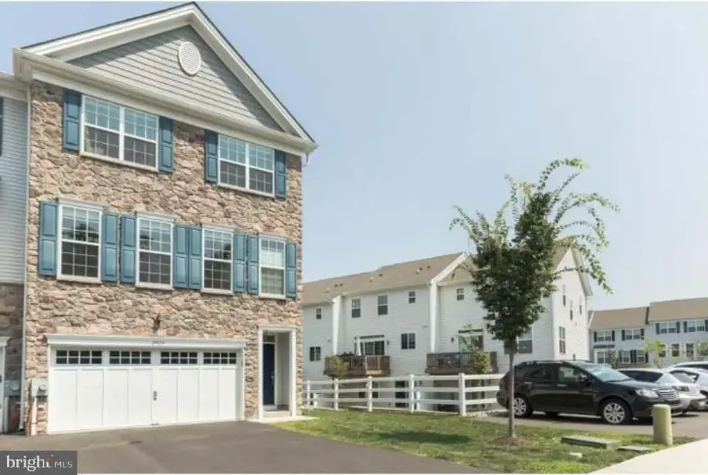 29137 Hickory Ln, LANGHORNE