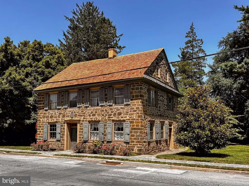 27 E Main St, STRASBURG