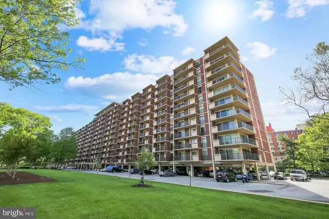 1300 Army Navy Dr #218, Arlington