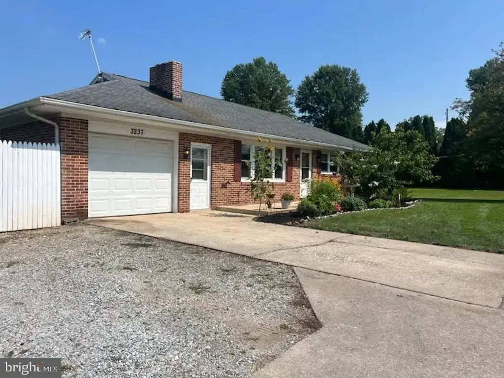 3237 Bull Rd, YORK