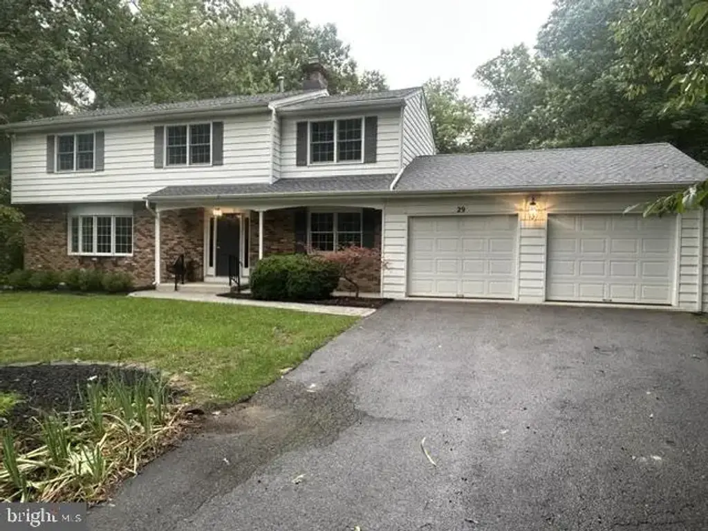 29 Maine Trl, MEDFORD