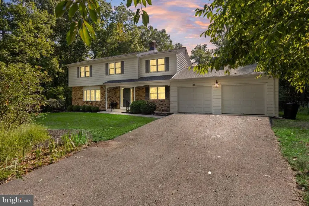 29 Maine Trl, MEDFORD