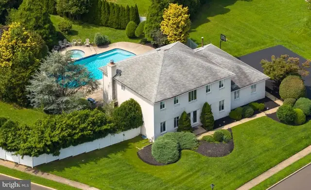 20 Summer Pl, Huntingdon Valley