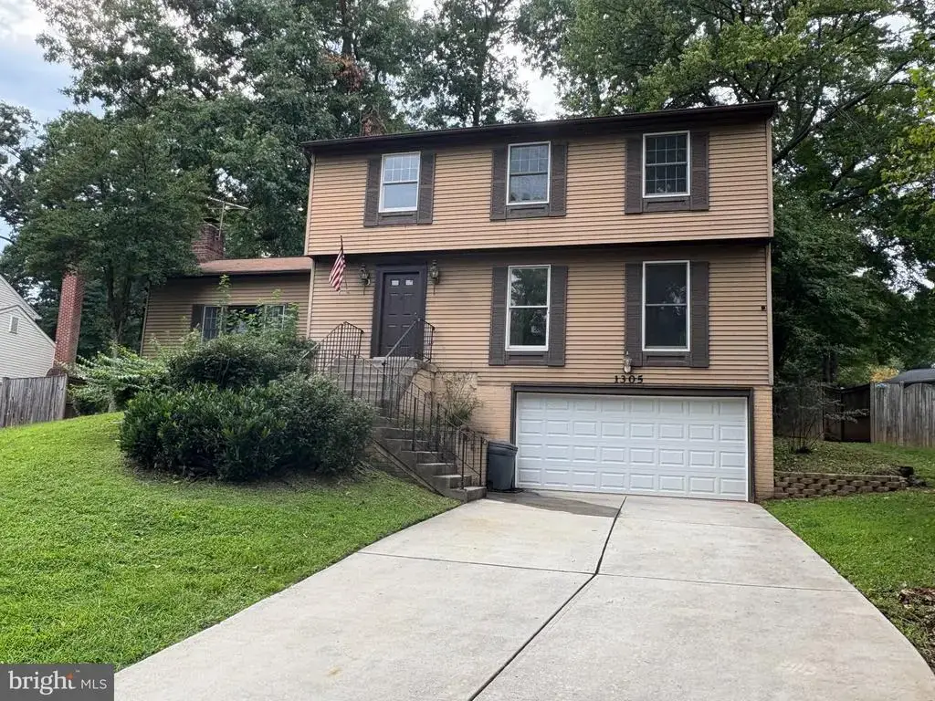 1305 Grant St, HERNDON