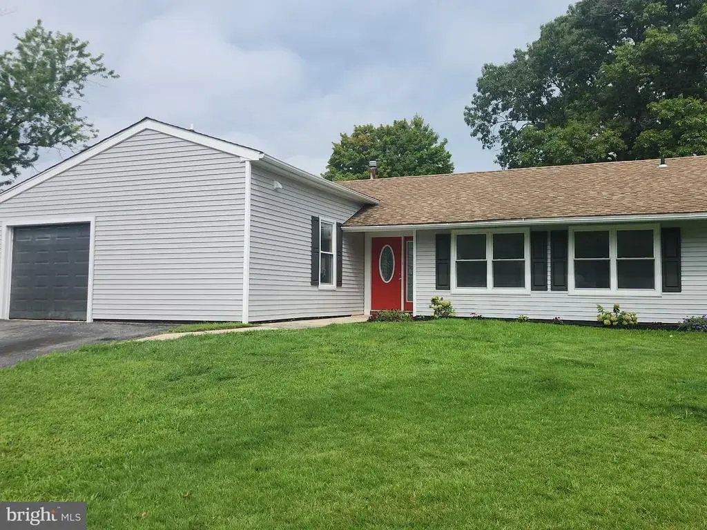 48 Pershing Ln, SICKLERVILLE