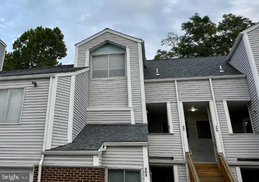 307 Mary Ann Ct, NEWARK