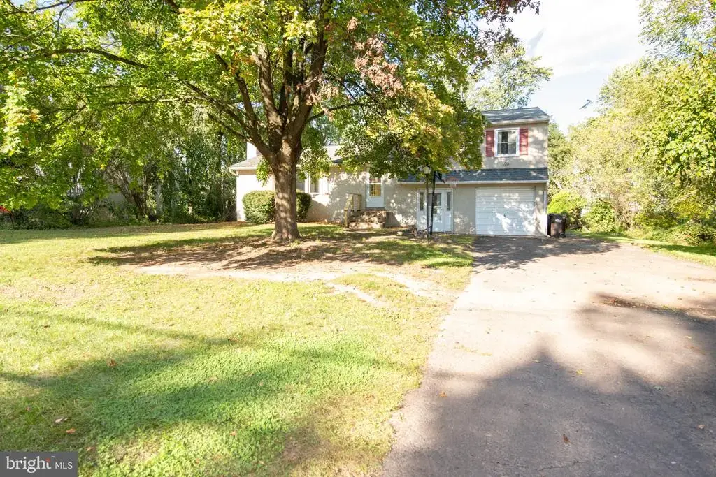 921 W Bristol Rd, WARMINSTER
