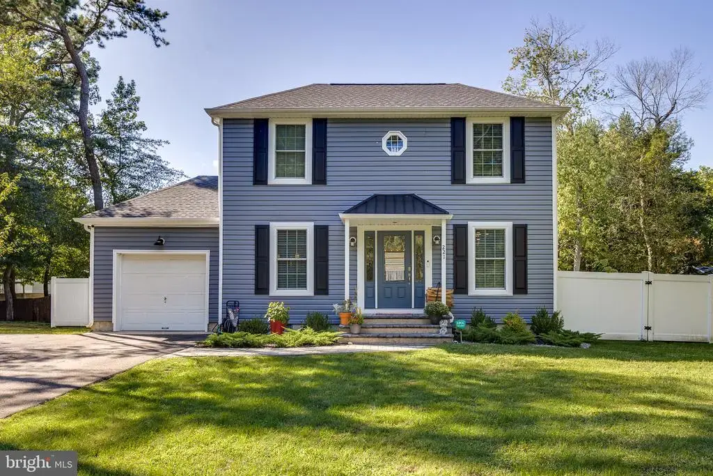 221 Forest Ave, MEDFORD