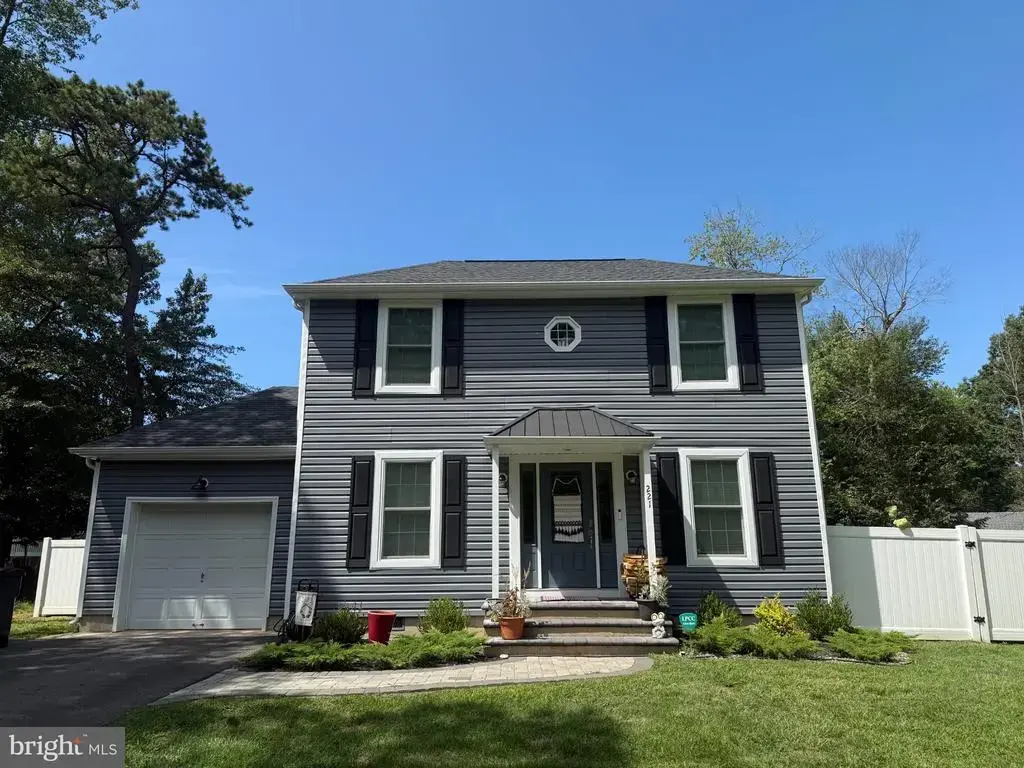 221 Forest Ave, MEDFORD
