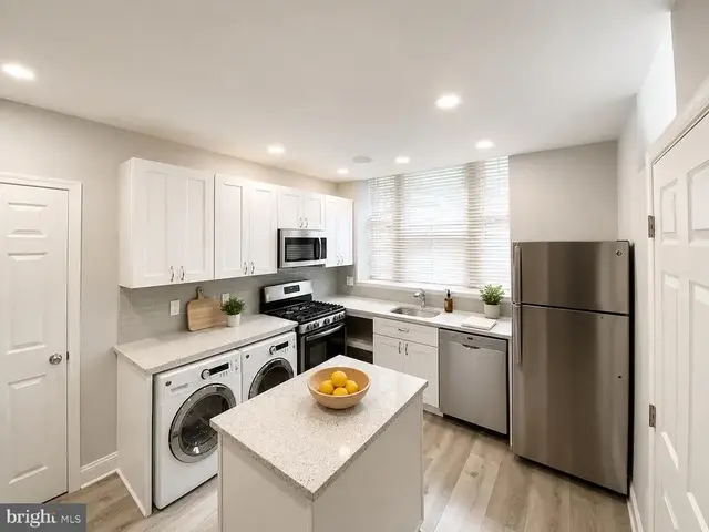 2133 Delancey Pl #1s, Philadelphia