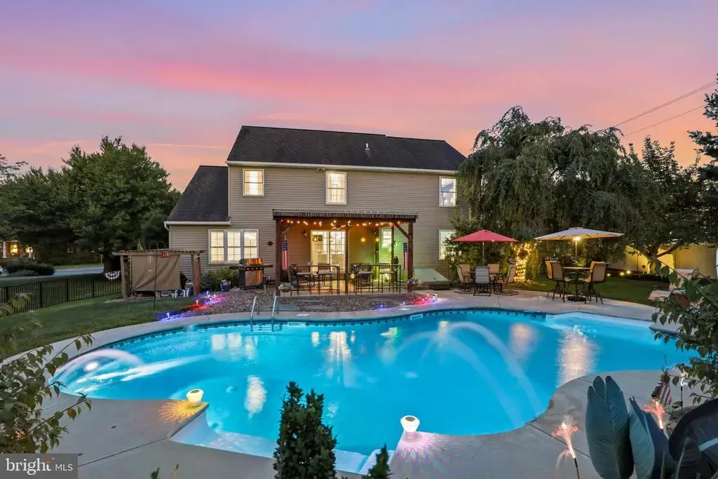 1 Stone Hedge Dr, LEBANON