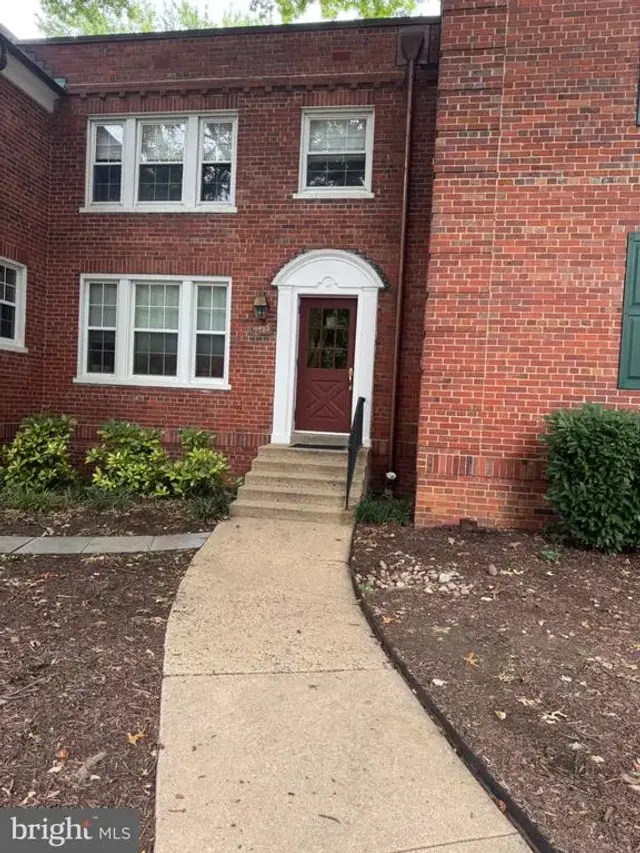 1735 Rhodes St N #239, Arlington