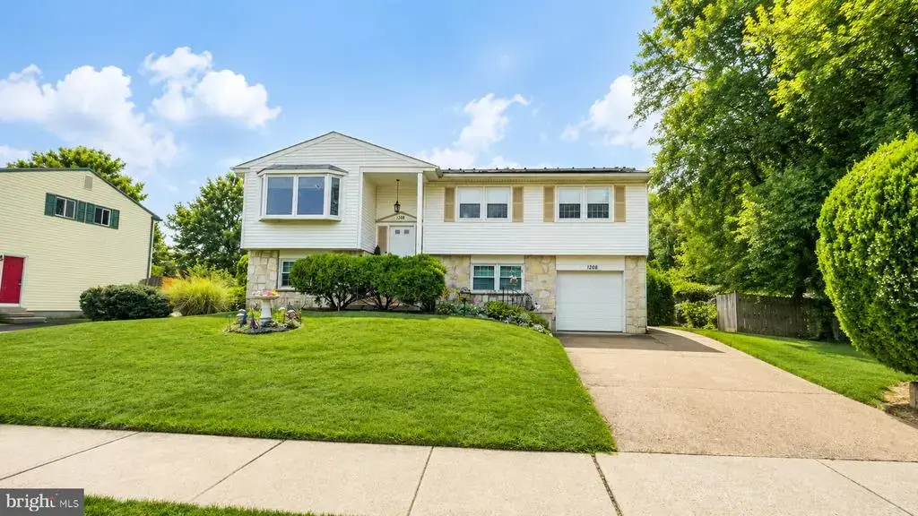 1208 Salem Rd, BURLINGTON