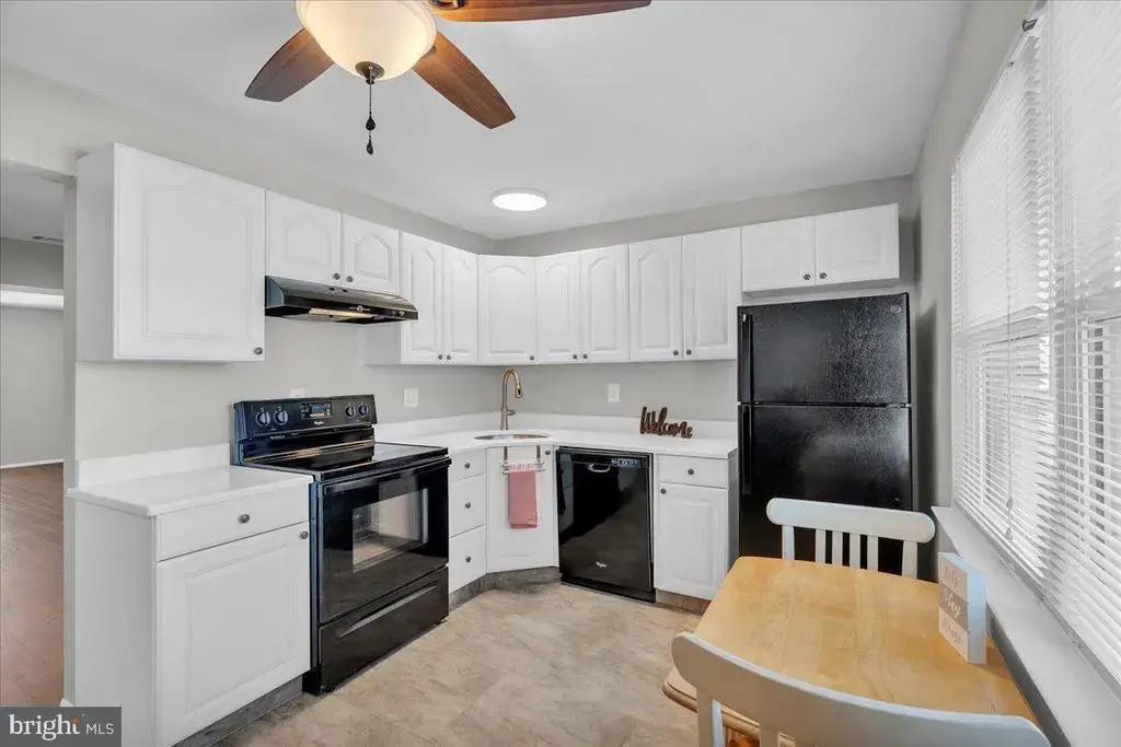 915 Silver Ct, HAMILTON