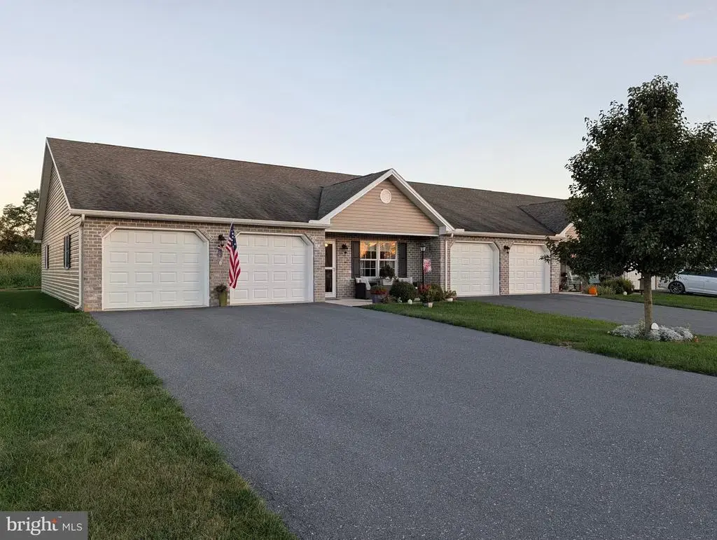 327 Franklin Way, SHIPPENSBURG