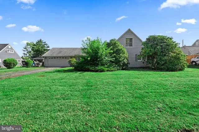 36 Shadywood Rd, Levittown