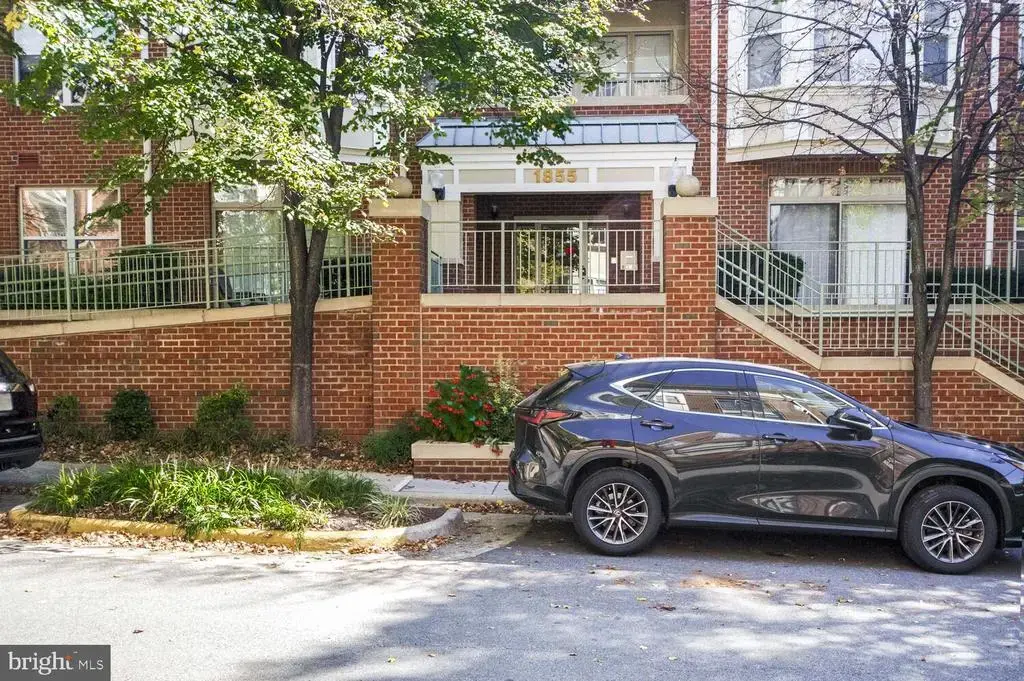 1855 Stratford Park Pl #215, RESTON