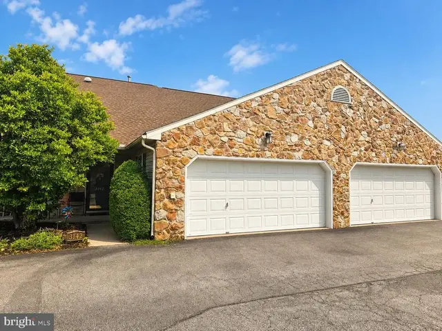 3142 Lion Ct, Dover