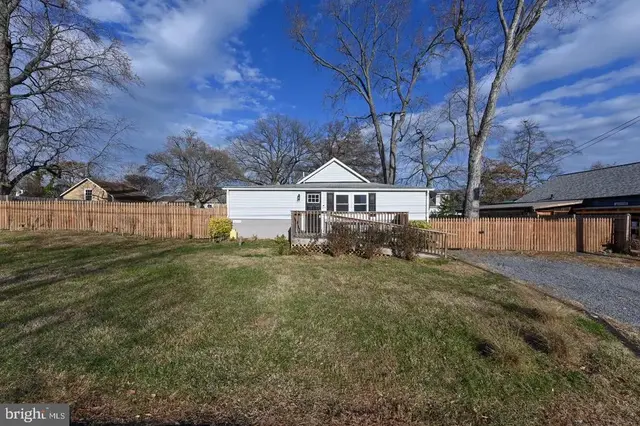1615 Grange Rd, Edgewater
