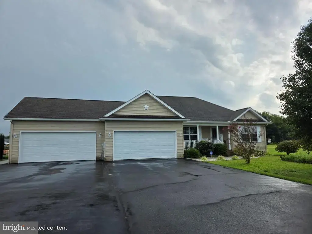 11684 Kensington Way, LAUREL