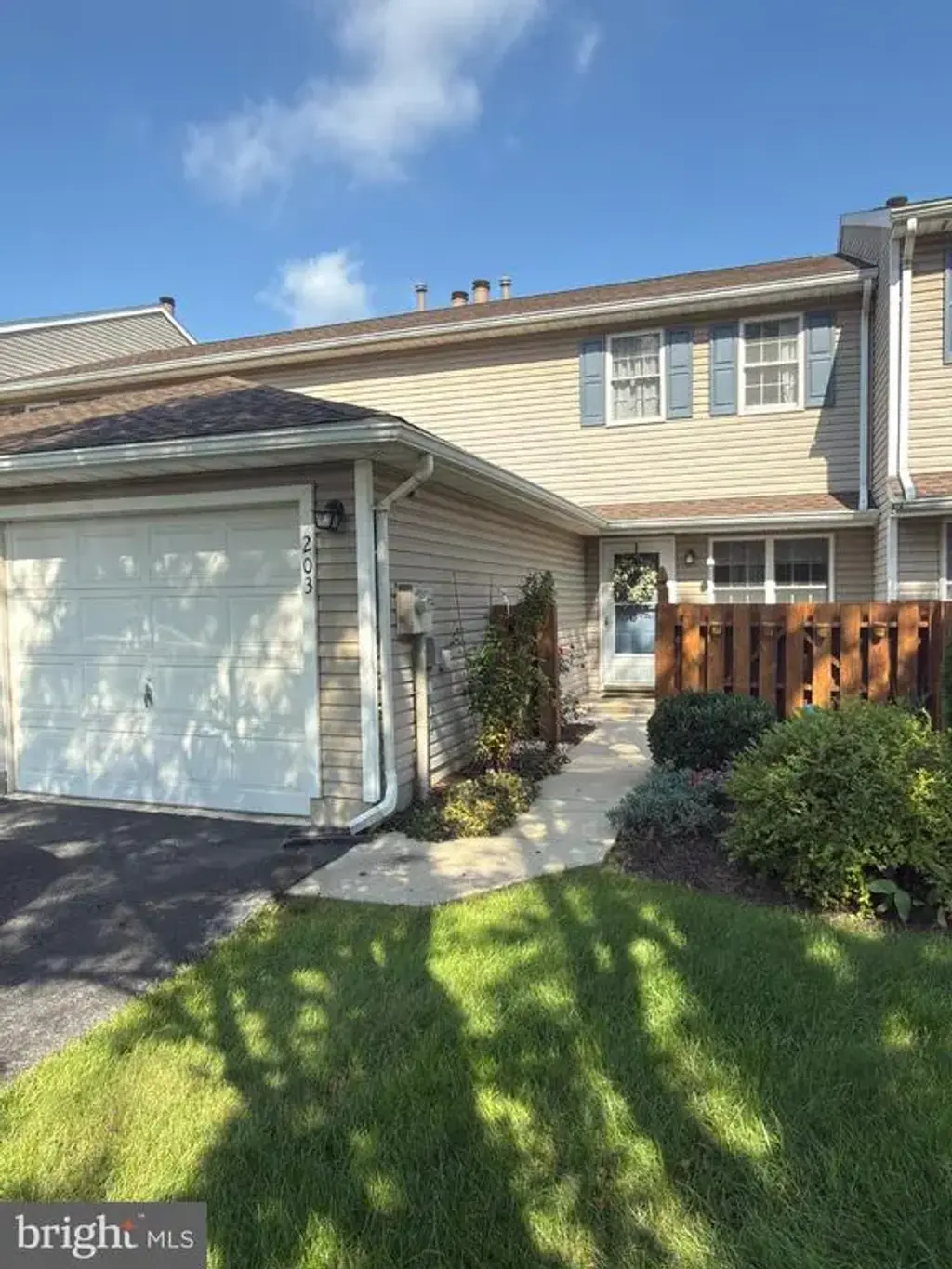 203 Pine Ct, YORK