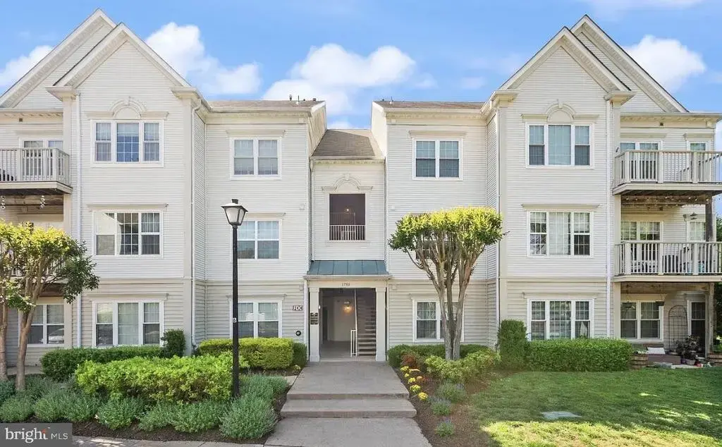 12501 Hayes Ct #202, FAIRFAX