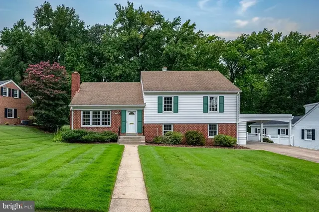1308 Wake Forest Dr, Alexandria