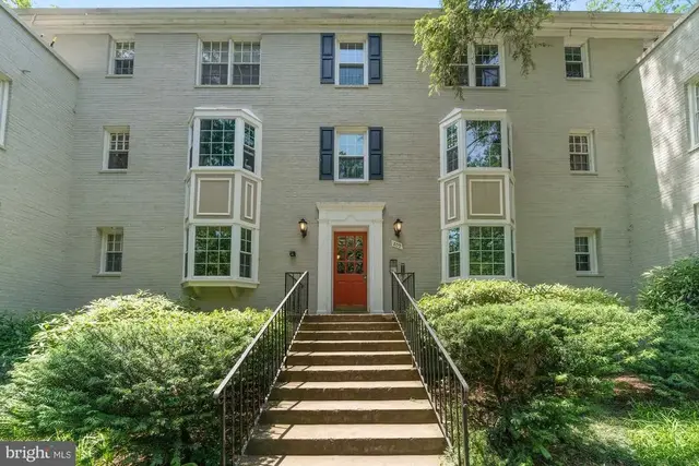 800 S Arlington Mill Dr S #13204, Arlington