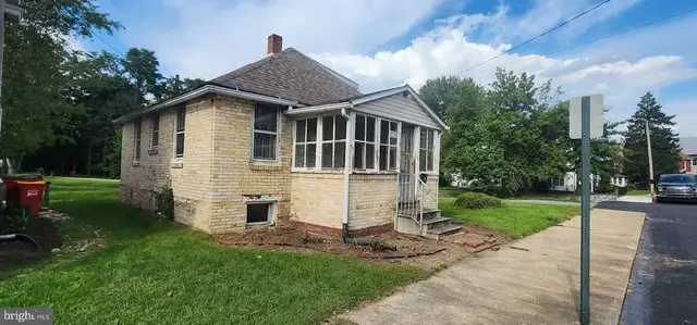 33 E Pine St, Mount Holly Springs