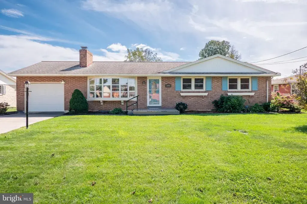 206 W Mckinley Ave, MYERSTOWN
