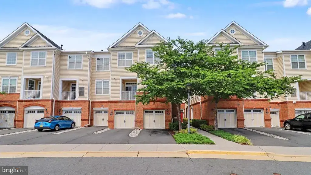 43031 Foxtrail Woods Ter #106, ASHBURN