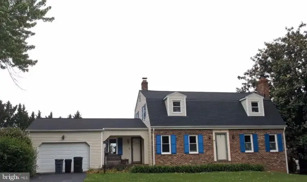 911 W Country Club Dr, PURCELLVILLE