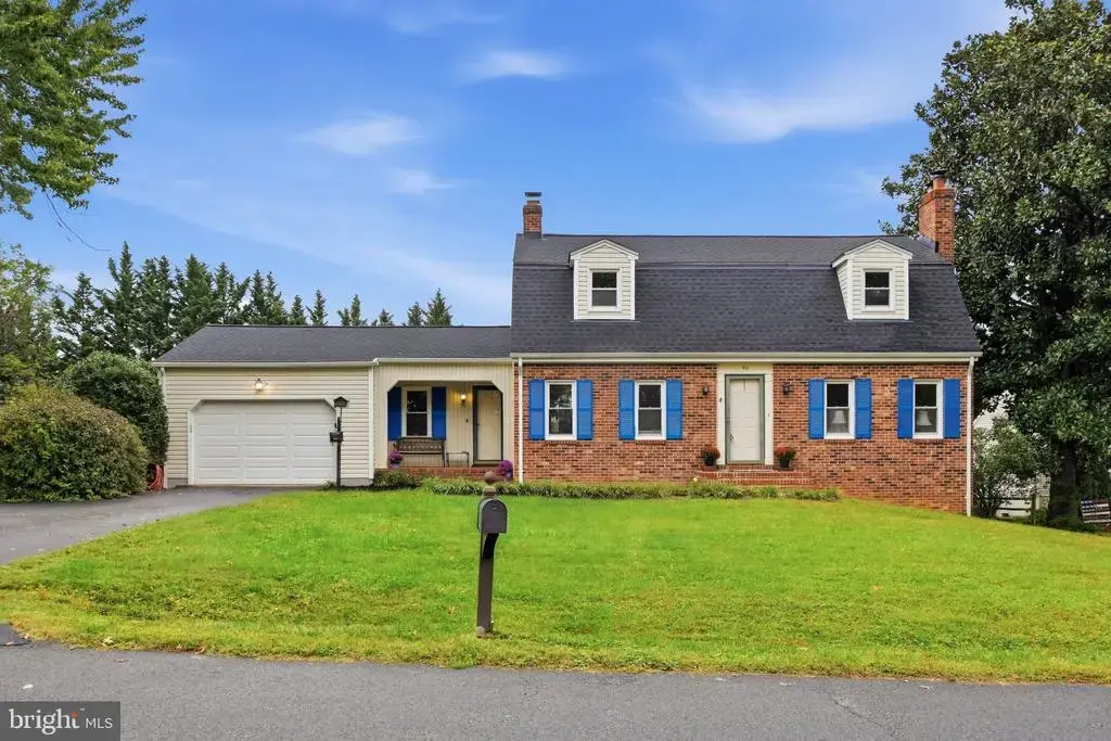 911 W Country Club Dr, PURCELLVILLE