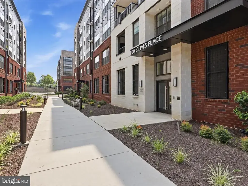 100 Saint Ives Pl #403, OXON HILL