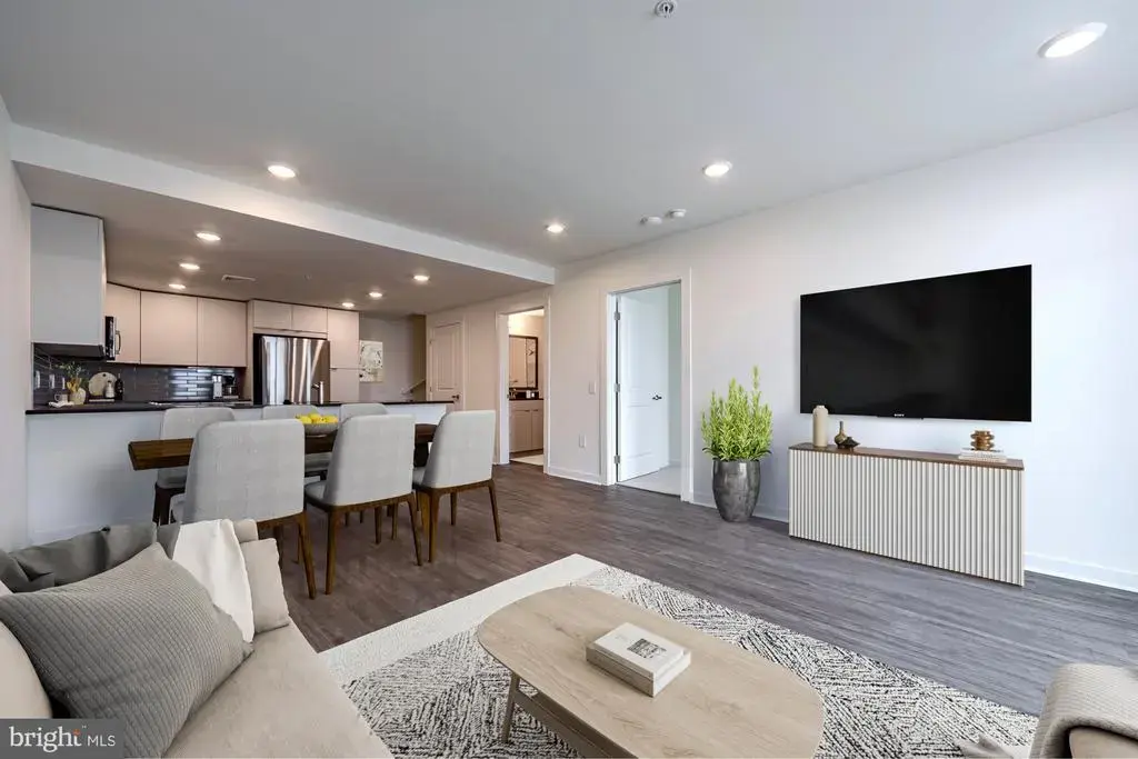 503-29 N Columbus Blvd #townhouse + Den, PHILADELPHIA