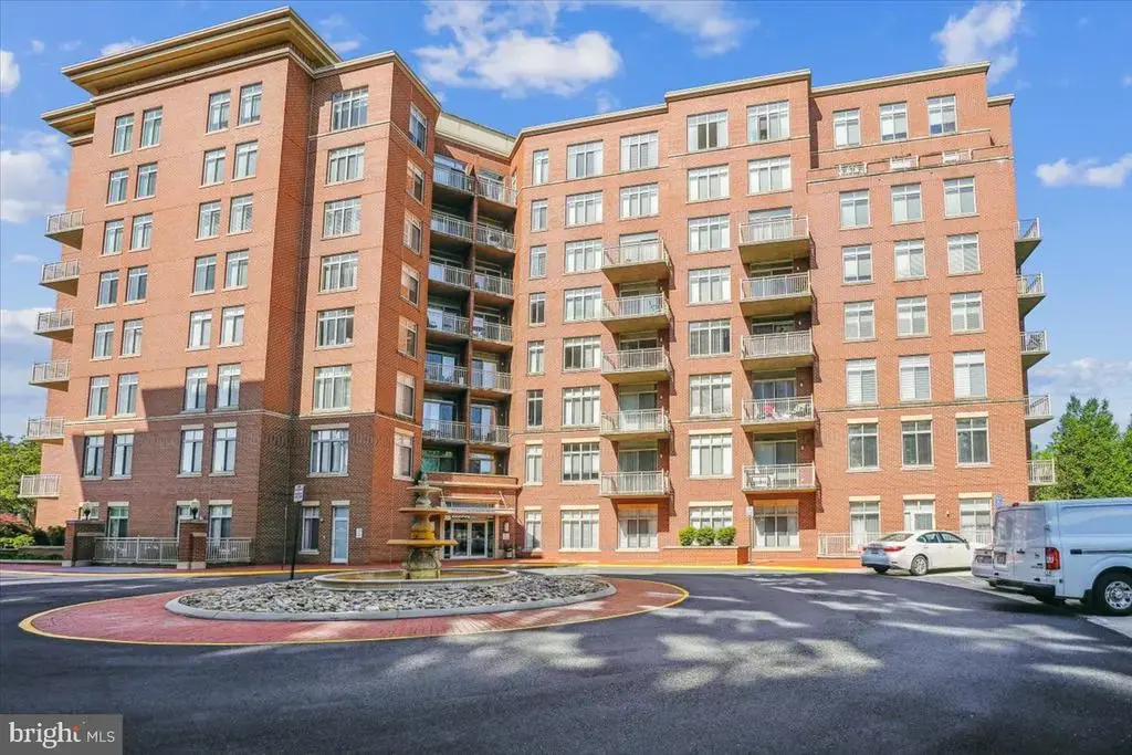 4490 Market Commons Dr #505, FAIRFAX