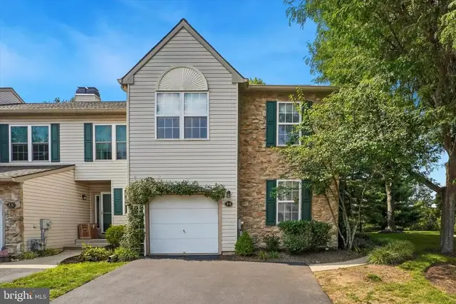 31 Bristol Ct, Norristown