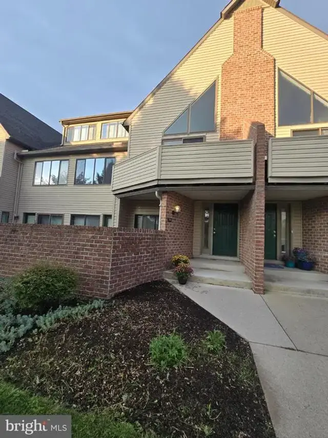 306 Cherrington Dr, Harrisburg