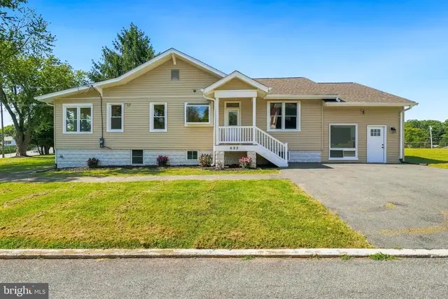 692 Ridge, Mount Airy