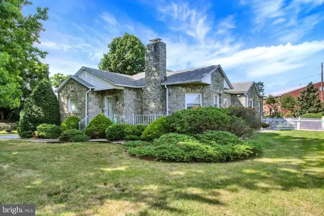 15055 Buchanan Trl E, Blue Ridge Summit