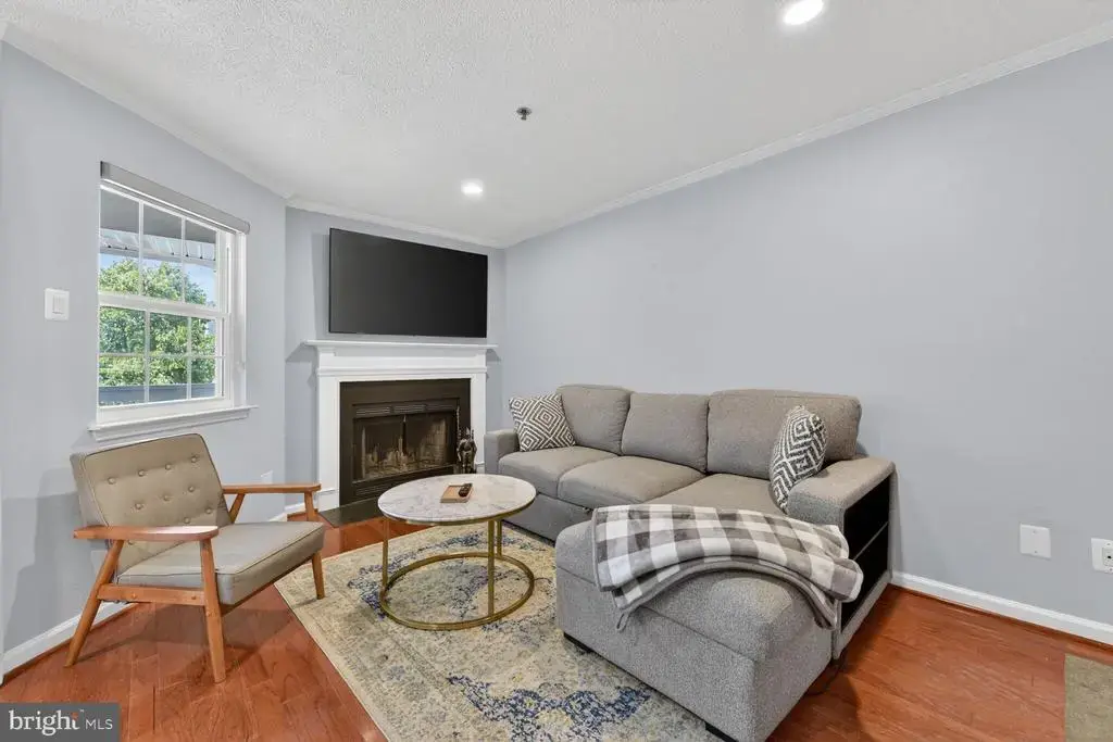1524 Lincoln Way #416, MCLEAN