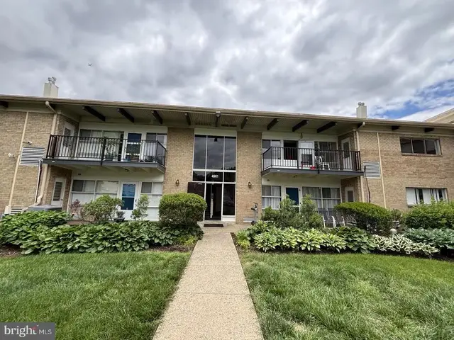 4901 Americana Dr #202, Annandale